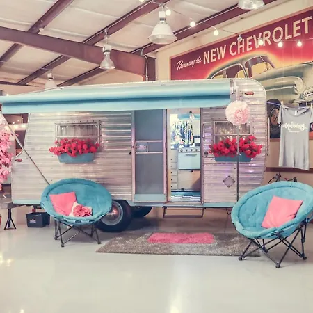 Lone Star Glamp Inn